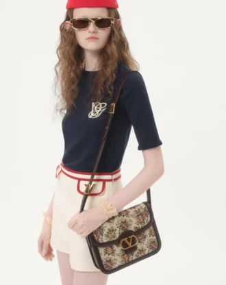 Besticktes Wolloberteil