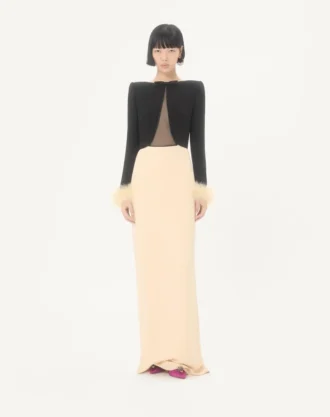 Cady Couture Langes Kleid mit Federn