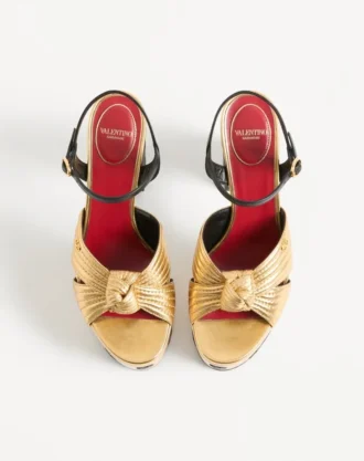 crasher plateausandale mit plus de pois stickerei 125 mm 2 330x417 - Crasher Plateausandale mit Plus de Pois-Stickerei 125 mm