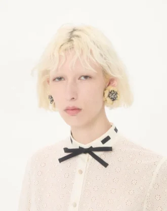 Fleur Lumineuse Ohrringe aus Metall, Emaille und Stoff