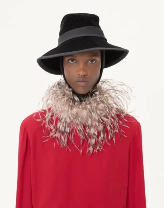 Georgette-Oberteil mit Federn