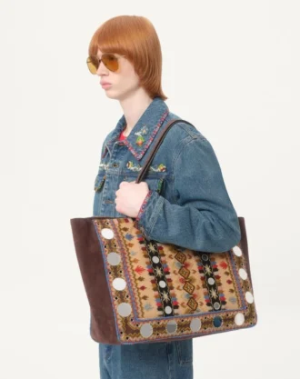 Jeansjacke mit Perlenstickerei und bedruckten Kanten