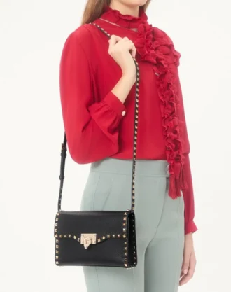 Kleine Rockstud-Umhängetasche aus genarbtem Kalbsleder