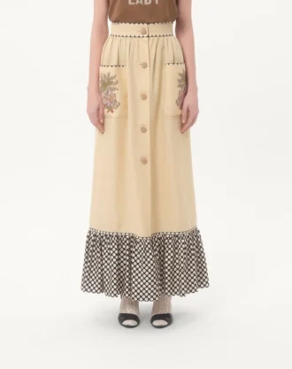 Langer bestickter Rock