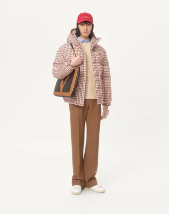 Nylon-Daunenjacke mit Kapuze und VLogo-Patch