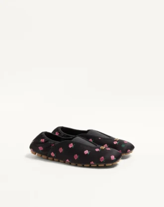 Rhytmika Slipper aus Jacquard-Stoff in Rosa
