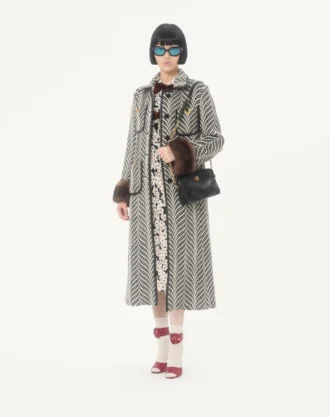 Valentino Garavani Panthea Kleine Schultertasche aus Nappaleder mit Chevron-Muster